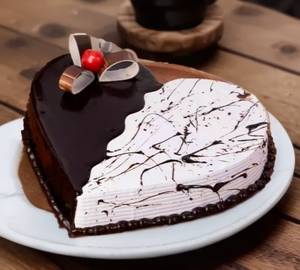 Choco Vanila Heart Shaped Cake