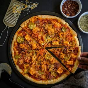 Paneer Tikka Butter Masala Pizza    [7 inches]