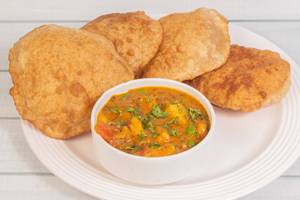 4 Poori with Chole and Sukhi Sabji