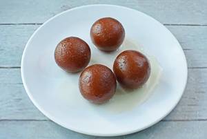 Hot Gulab Jamun (4 Pcs)
