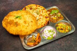 Chole Bhature And Super Naan Combo                                              