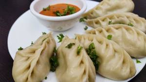 Veg Momos [8 Pcs]
