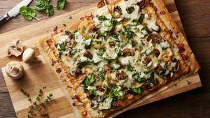 Cheese Mushroom With Onion Pizza