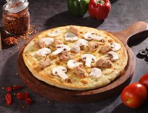 Chicken, Cheese & Mushroom Pizza