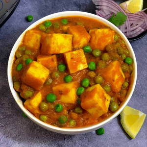 Cheese Peas Tomato Puri