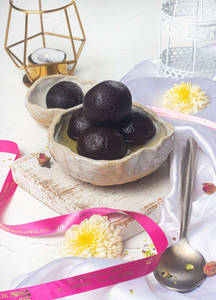 Kala Jamun (chasni)