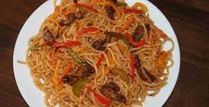 Non veg hakka noodle with chicken dry chillis zchuwan sauce