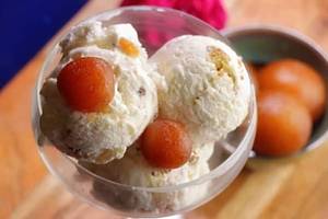 Gulab Jamun With Ice Cream