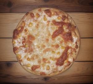 Cheese and corn pizza