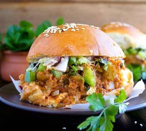 Paneer Cheesy Vada Pav