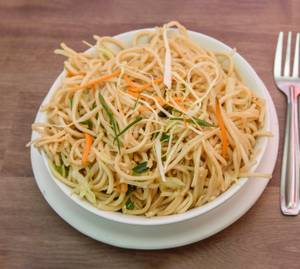 Hakka Noodles (Veg)