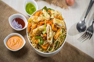 Hot Pot Hakka Noodles Chicken