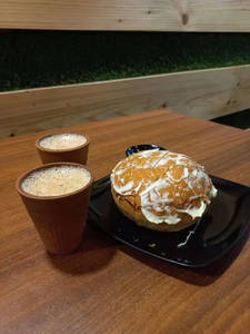Muska Bun + 2 Adrak/ Chocolate / Rose Tea