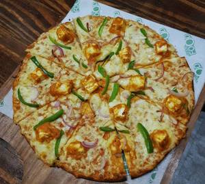 Paneer makhani pizza