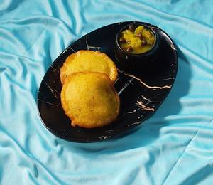 Dhuska (2 Pieces) with aloo chana sabzi 