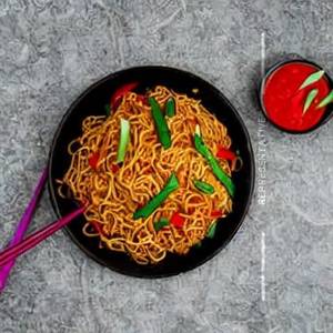 Sichuan Fried Noodles Veg