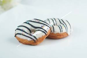 White Chocolate Chips Donut [ 2 pcs ]