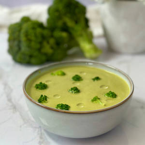 Slow Cooked Broccoli Soup ( The Fit Bear Approved)
