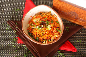 Chilli Garlic Noodles Chicken (750 Ml)