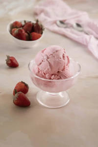 Strawberry Icecream Cup (55ml)
