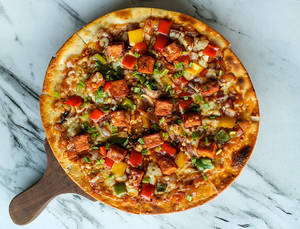 Indo Chinese Chilli Paneer Pizza