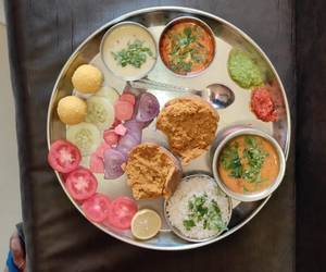 Mini Dal Bafla Thali