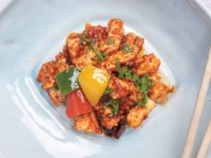 Jain Cottage Cheese & Bell Peppers In Tsingoi Sauce (semi-dry)