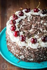Black forest garnishing cake