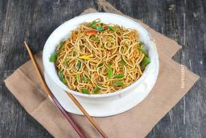 Egg Hakka Noodles
