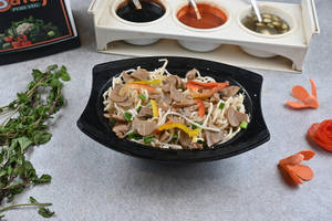 Mushroom Hakka Noodles
