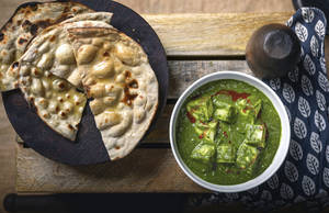 Lasooni Palak Paneer