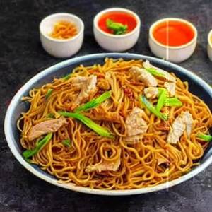 Chicken Noodles In Hakka Style