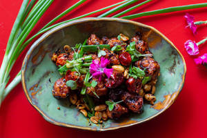 Lantern Chili And Peanuts Chicken