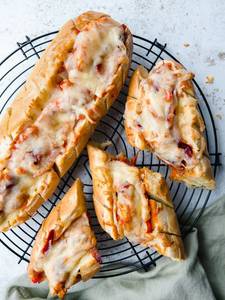 Chicken Garlic Bread With Cheese