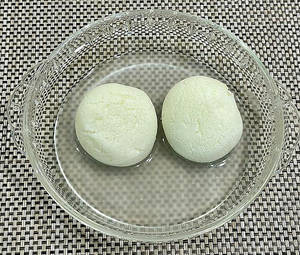 Rasgulla .