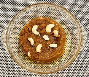Moong Dal Halwa (100g).