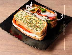 Tandoori Paneer Open Toast Sandwich