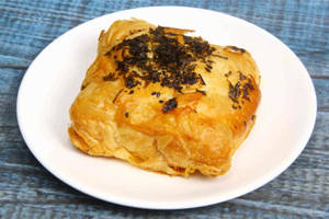 Paneer-puff