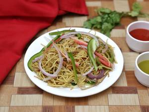 Veg Hakka Noodles (Full)