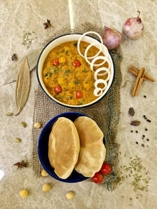Chhole With Bhature (j)