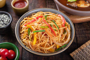 Chilli Garlic Noodles - Veg