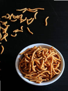 Tikha Gathiya [250 Grams]