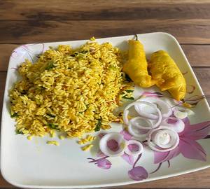Uggani with 2 Mirchi Bajji