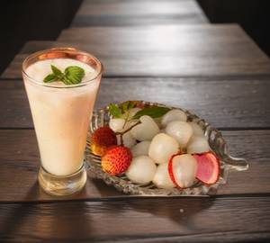 Litchi [fruit milkshake]