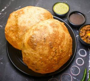 Chole bhature [2 pieces]