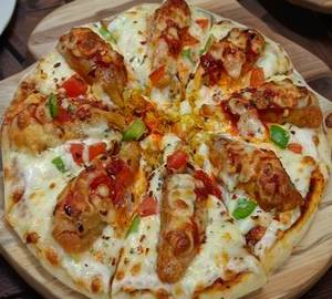 Chicken Momos Pizza
