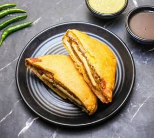 Paneer Bread Pakoda (1Pc) with chutney 