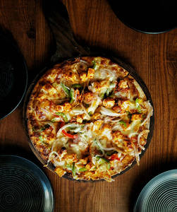Paneer Tikka Makhani Pizza