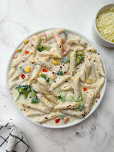 White loaded pasta