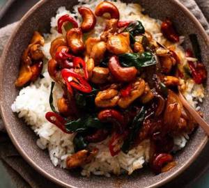 Thai Cashew Nut Veg/Chi [4Pcs With Rice Chow]